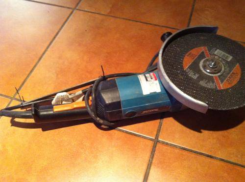 MAKITA 9059 B16 ANGLE GRINDER (230mm)